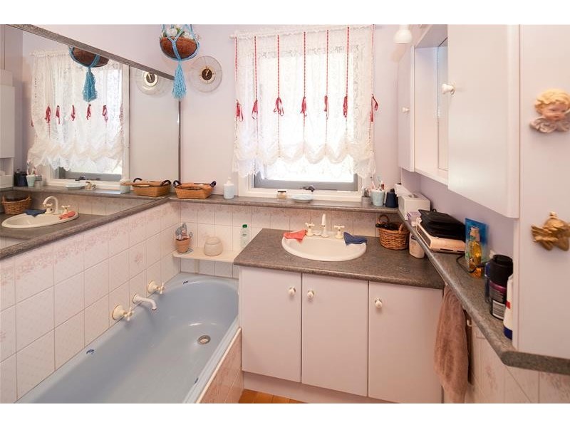 15 Pinewood Avenue, Dandenong North VIC 3175