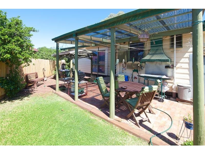 15 Pinewood Avenue, Dandenong North VIC 3175