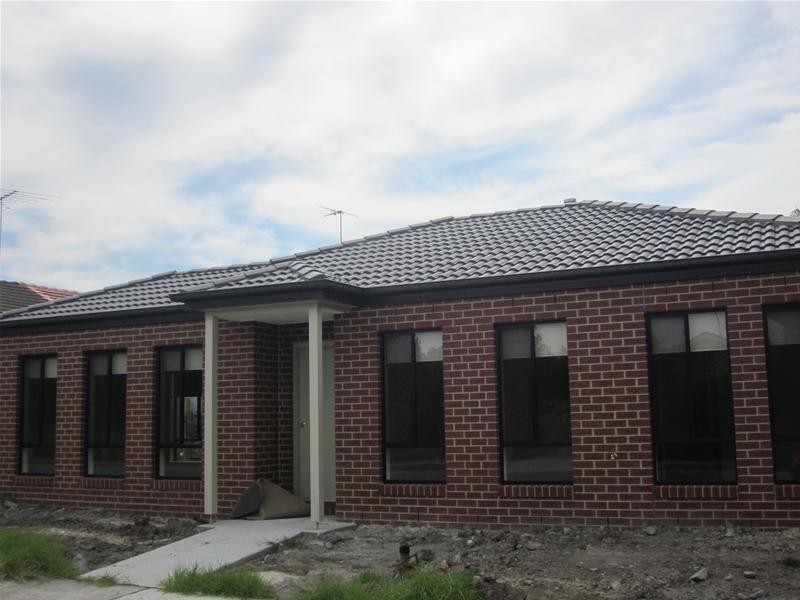 2/27 Kanooka Grove, Doveton VIC 3177