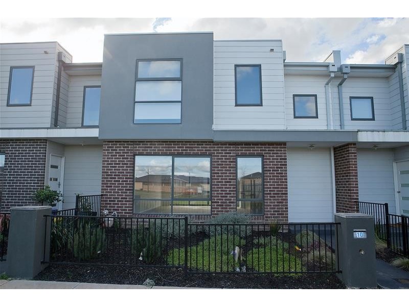 10 Jade Walk, Officer VIC 3809