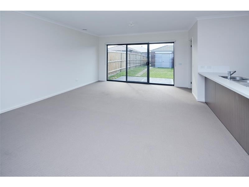 10 Jade Walk, Officer VIC 3809