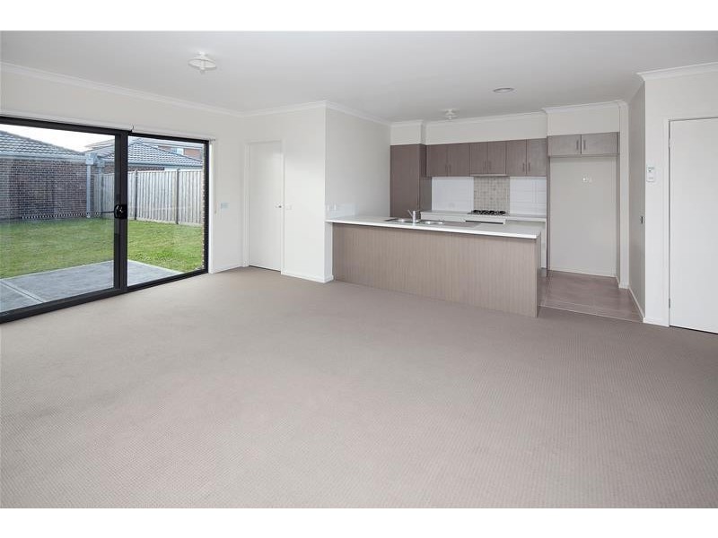 10 Jade Walk, Officer VIC 3809