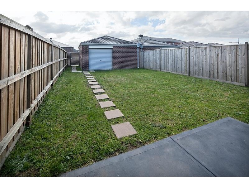 10 Jade Walk, Officer VIC 3809