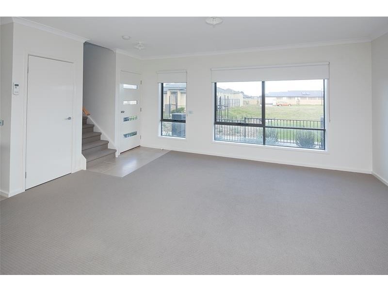 10 Jade Walk, Officer VIC 3809