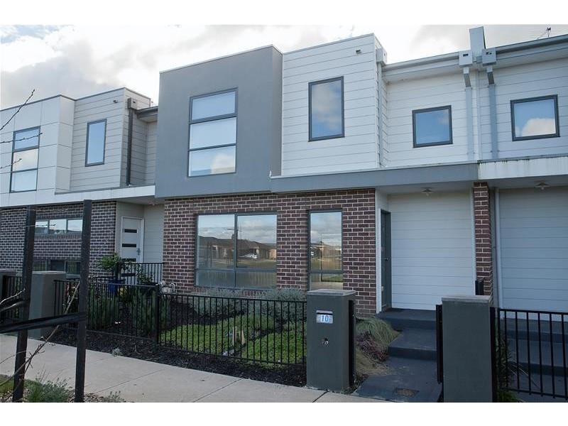 10 Jade Walk, Officer VIC 3809