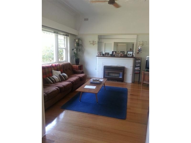 27 Wallace Road, Burwood VIC 3125