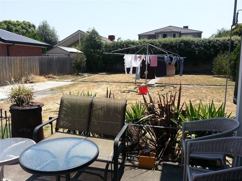 27 Wallace Road, Burwood VIC 3125