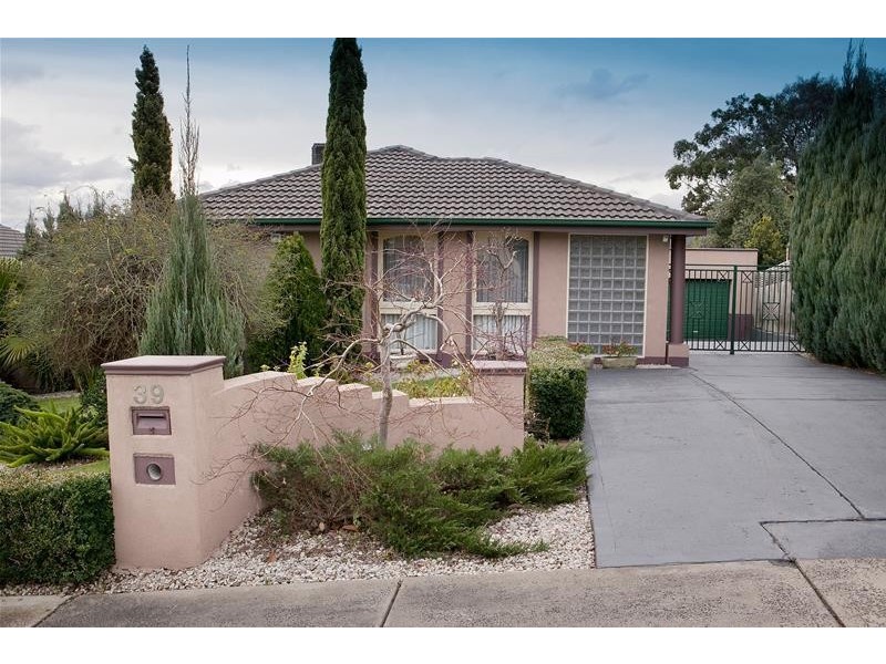 39 Regnans Avenue, Endeavour Hills VIC 3802