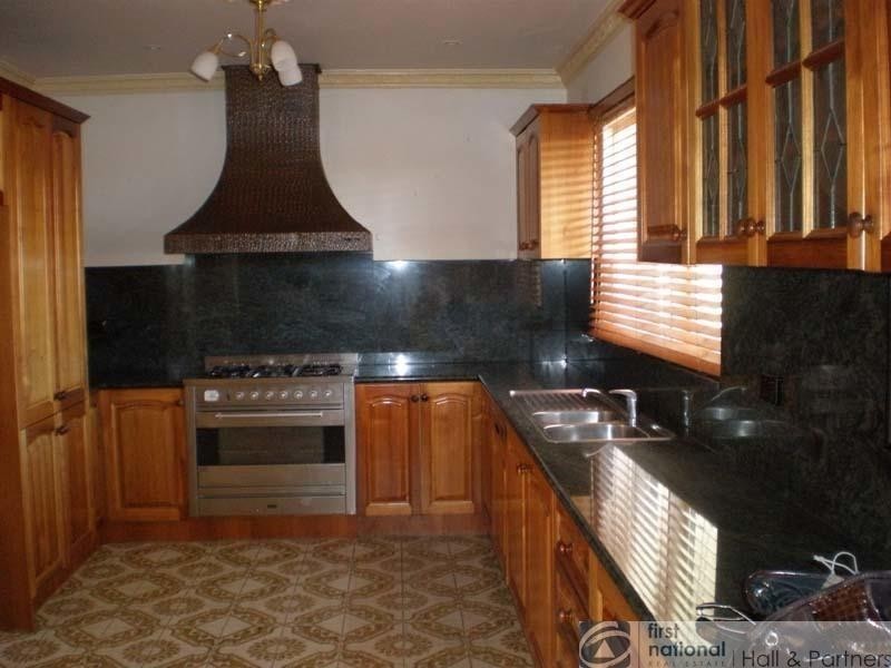 48 Joseph Banks Crescent, Endeavour Hills VIC 3802