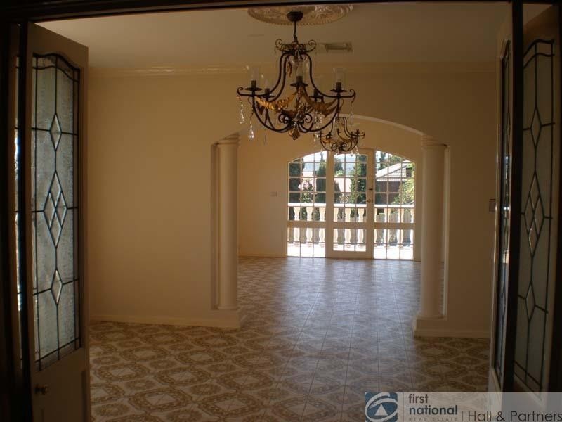 48 Joseph Banks Crescent, Endeavour Hills VIC 3802