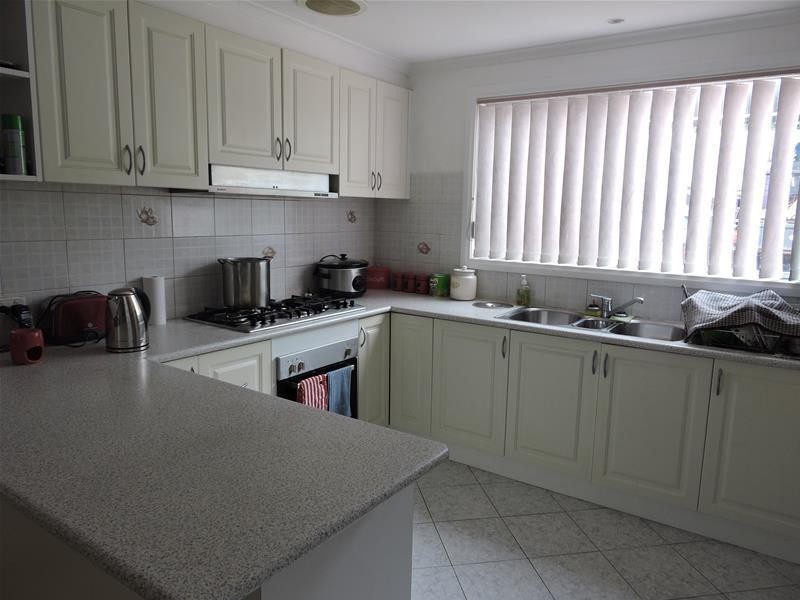 61 Essex Park Drive, Endeavour Hills VIC 3802