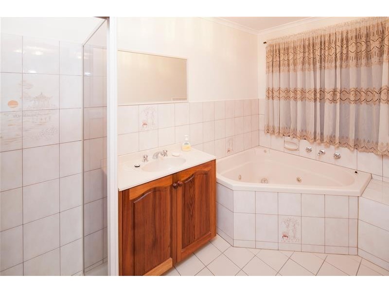 11 Dorset Road, Dandenong North VIC 3175