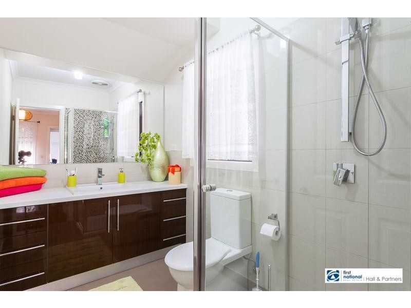 2/1 Hillside Avenue, Dandenong North VIC 3175