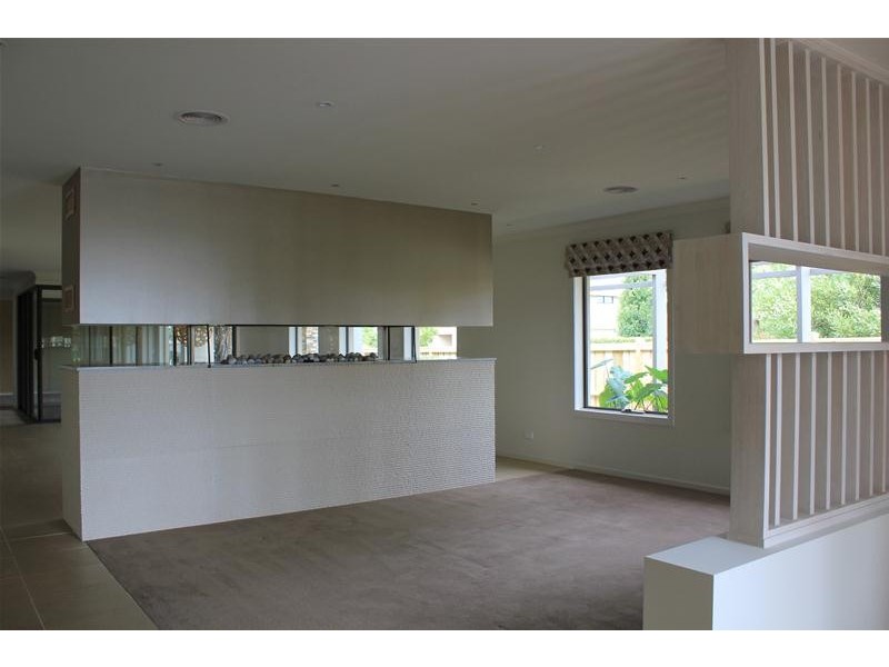 6 Sunline Way, Lyndhurst VIC 3975