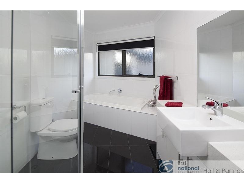 9/134-136 Kennington Park Drive, Endeavour Hills VIC 3802