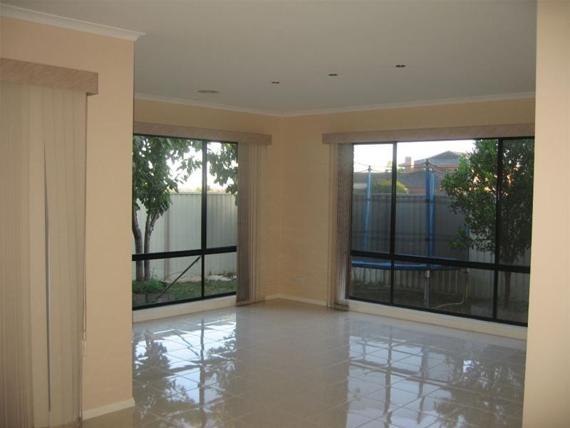 24 Tegans Close, Hallam VIC 3803