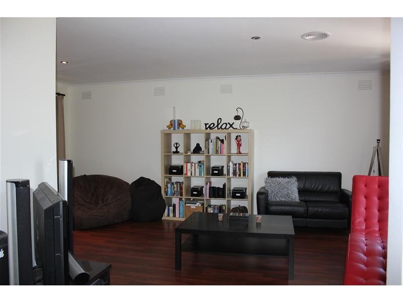 68 Essex Park Drive, Endeavour Hills VIC 3802