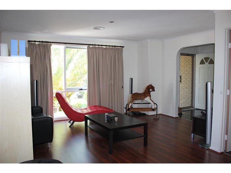 68 Essex Park Drive, Endeavour Hills VIC 3802