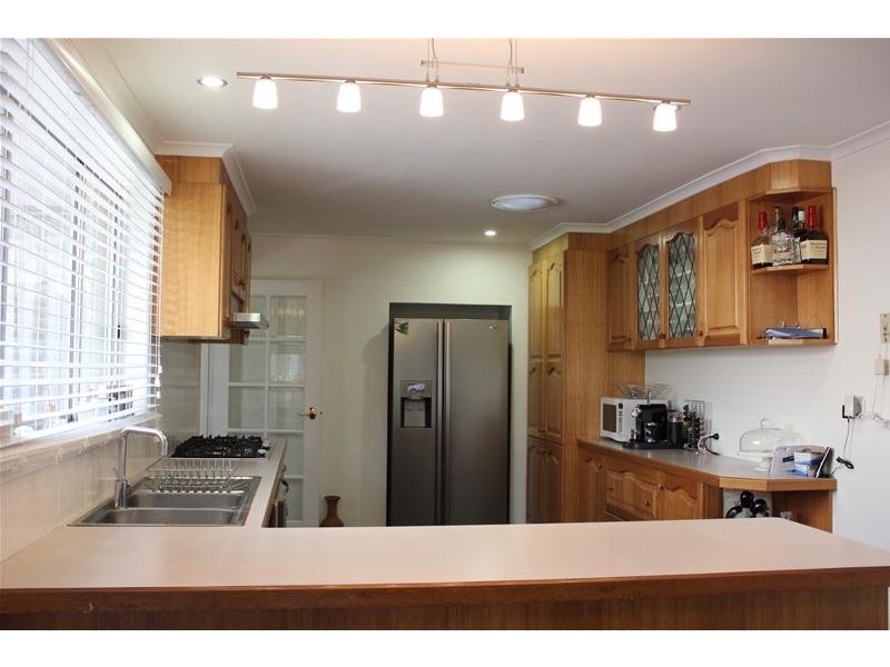 68 Essex Park Drive, Endeavour Hills VIC 3802