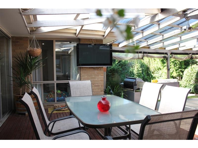 68 Essex Park Drive, Endeavour Hills VIC 3802