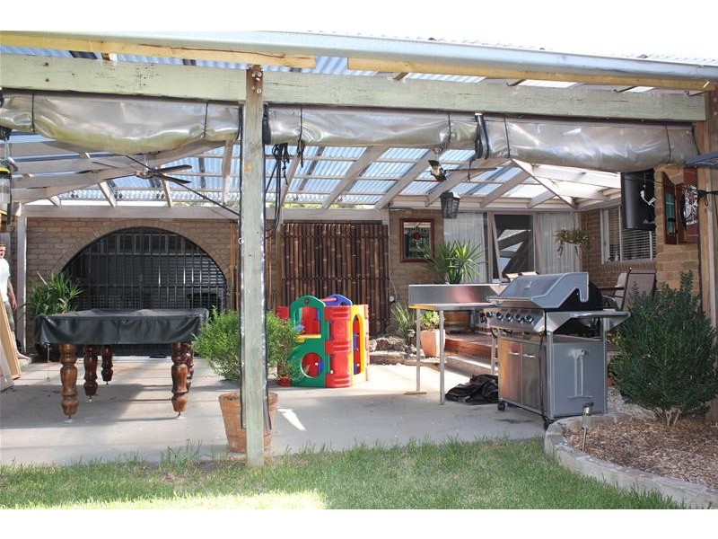 68 Essex Park Drive, Endeavour Hills VIC 3802