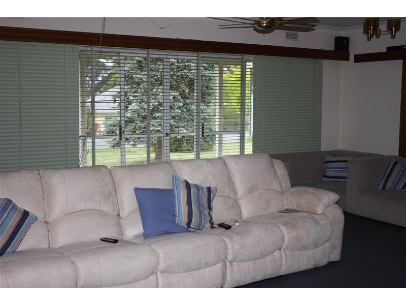 51 Longwarry Road, Drouin VIC 3818