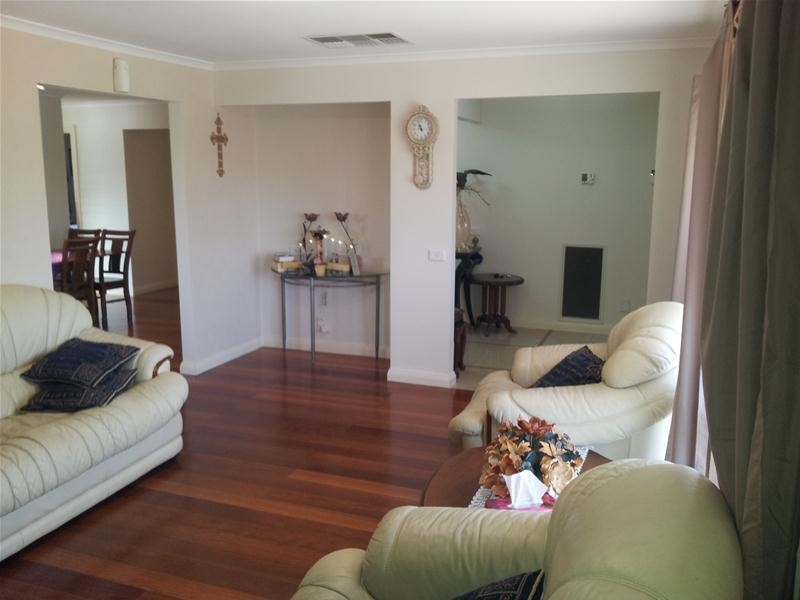 24 John Fawkner Drive, Endeavour Hills VIC 3802