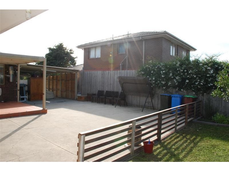 24 John Fawkner Drive, Endeavour Hills VIC 3802