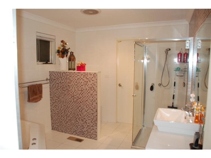 24 John Fawkner Drive, Endeavour Hills VIC 3802