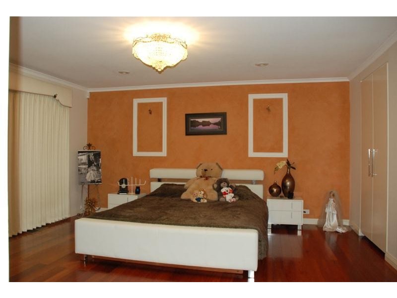 24 John Fawkner Drive, Endeavour Hills VIC 3802