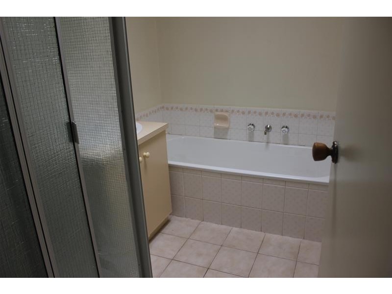 1/40 David Collins Drive, Endeavour Hills VIC 3802