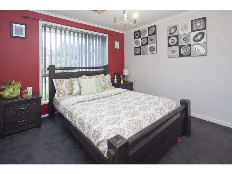 13 Rhonda Close, Endeavour Hills VIC 3802