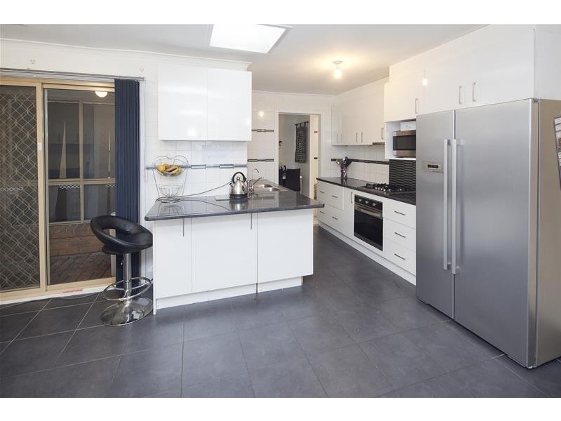 13 Rhonda Close, Endeavour Hills VIC 3802