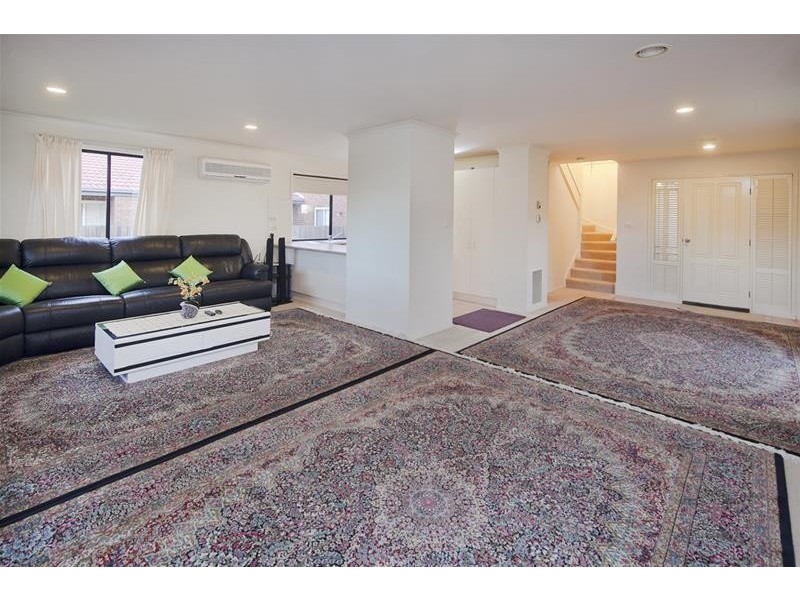 35 Lawson Way, Endeavour Hills VIC 3802