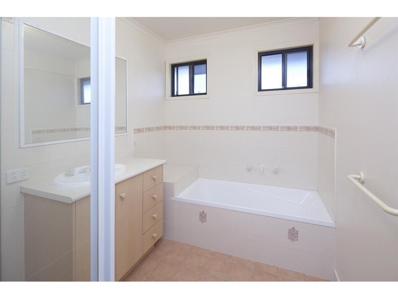 35 Lawson Way, Endeavour Hills VIC 3802