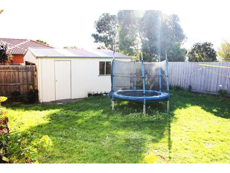 37 Rossiter Avenue, Endeavour Hills VIC 3802