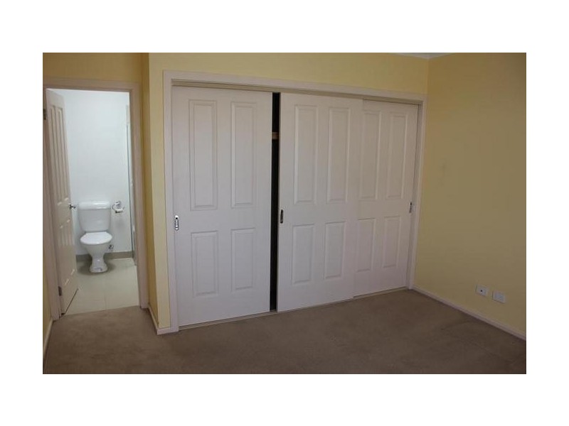 2/20 Louis Street, Doveton VIC 3177