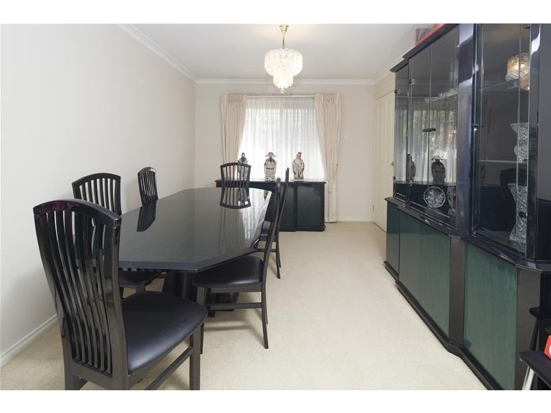 2 Barnsley Drive, Endeavour Hills VIC 3802
