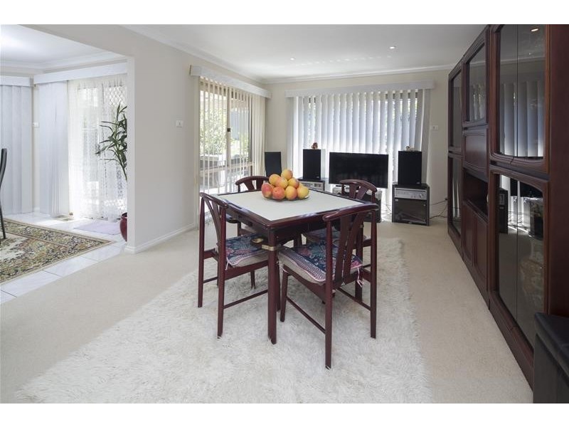 2 Barnsley Drive, Endeavour Hills VIC 3802