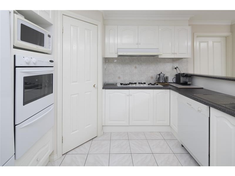 2 Barnsley Drive, Endeavour Hills VIC 3802
