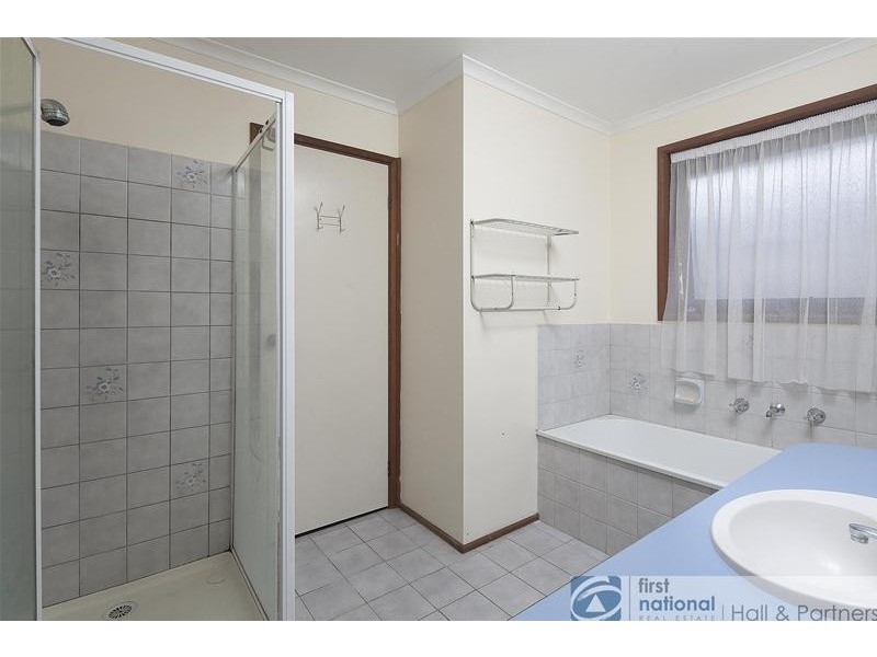 2 Sapphire Drive, Hampton Park VIC 3976