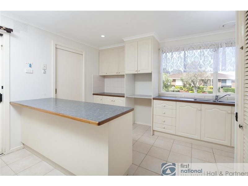 16 Sydney Parkinson Drive, Endeavour Hills VIC 3802