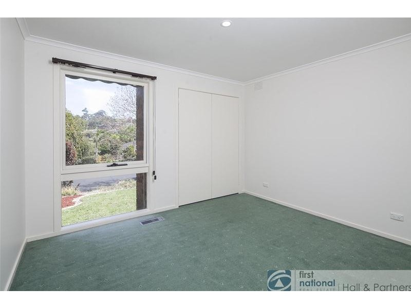 16 Sydney Parkinson Drive, Endeavour Hills VIC 3802