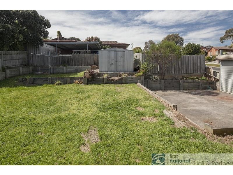 16 Sydney Parkinson Drive, Endeavour Hills VIC 3802