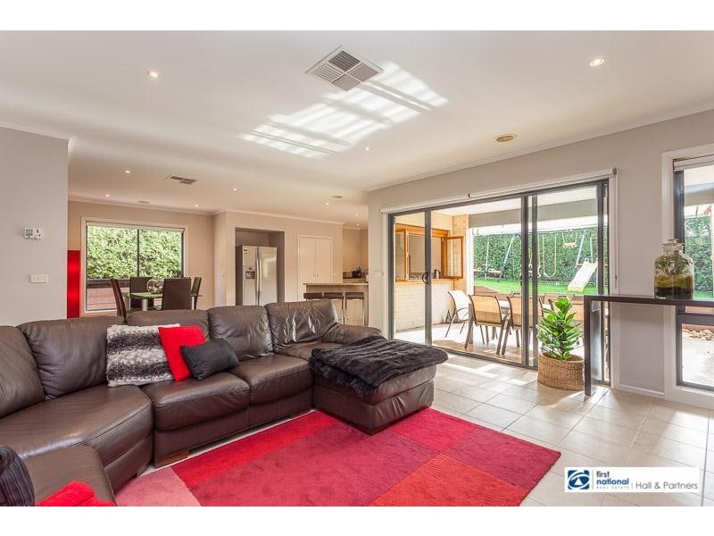 44 Sheldon Drive, Berwick VIC 3806