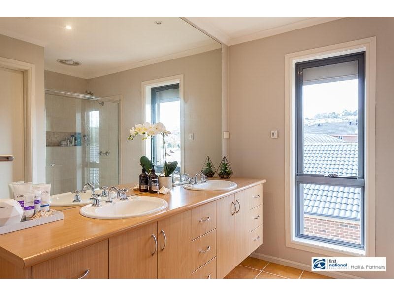 44 Sheldon Drive, Berwick VIC 3806