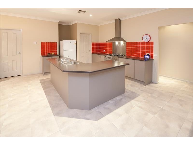 6 Castawellan Street, Lyndhurst VIC 3975