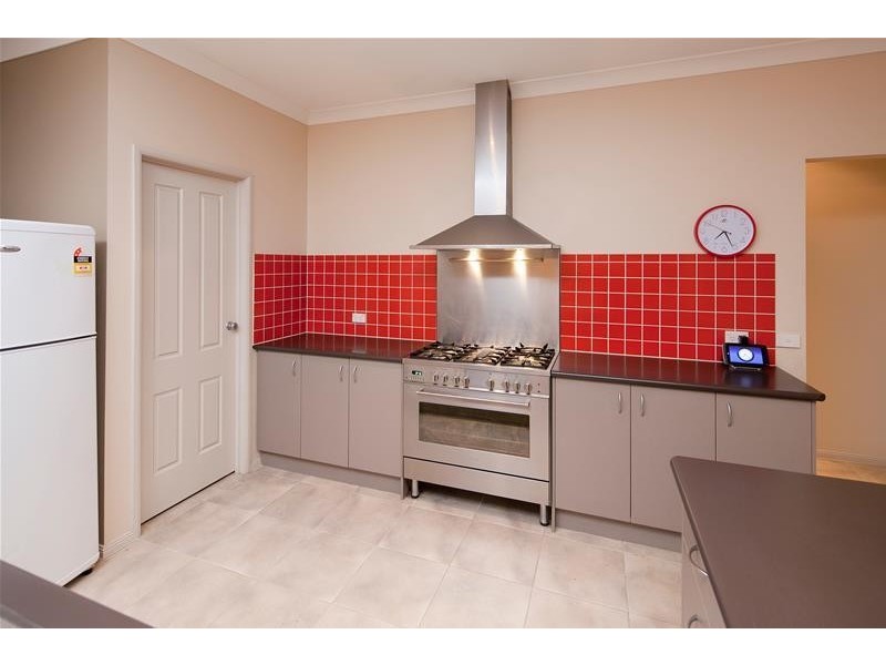 6 Castawellan Street, Lyndhurst VIC 3975