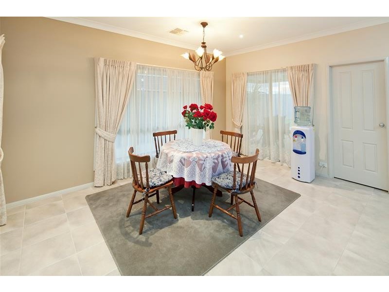 6 Castawellan Street, Lyndhurst VIC 3975