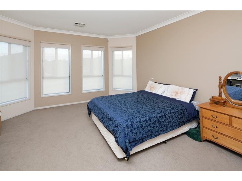 6 Castawellan Street, Lyndhurst VIC 3975